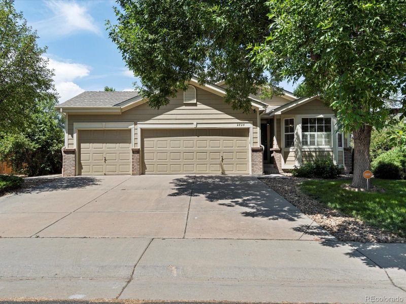 2825 S Walden Way, Aurora, CO 80013
