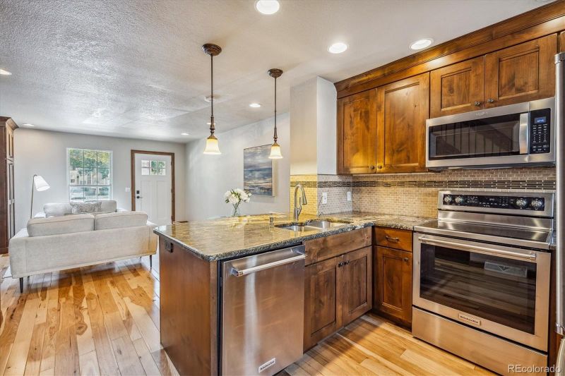 1811 S Quebec Way #213, Denver, CO 80231