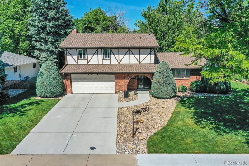 317 Oswego St, Aurora, CO 80010