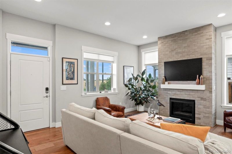 5925 Hanover St, Denver, CO 80238