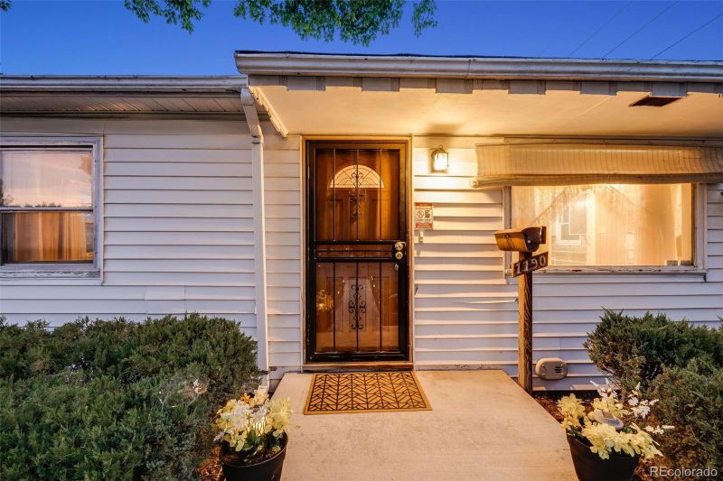 1190 S Utica St, Denver, CO 80219