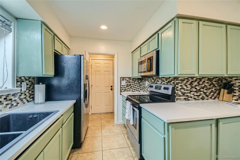 9080 Aspen Dr, Thornton, CO 80229
