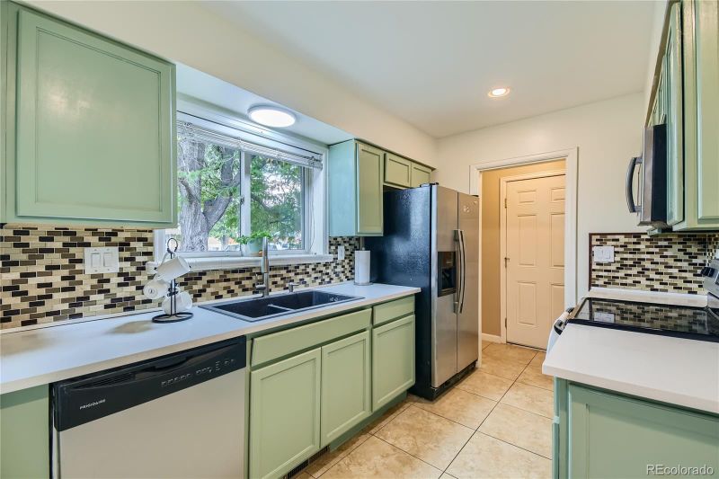 9080 Aspen Dr, Thornton, CO 80229