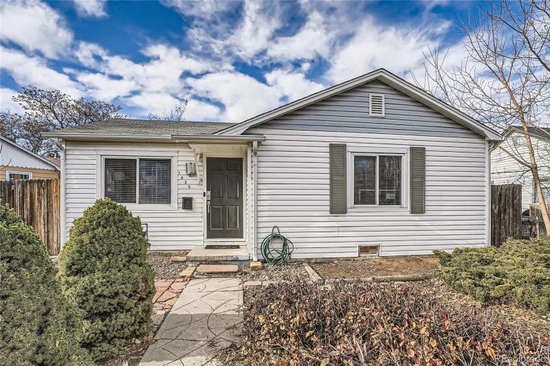 1635 Oswego St, Aurora, CO 80010