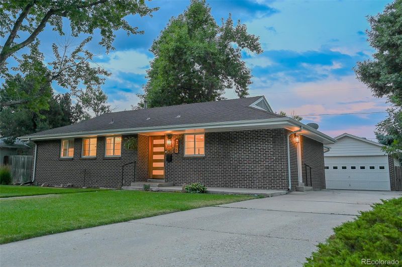 376 W Caley Cir, Littleton, CO 80120