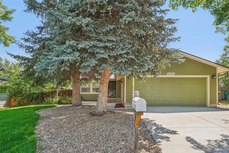 16096 E Oxford Dr, Aurora, CO 80013