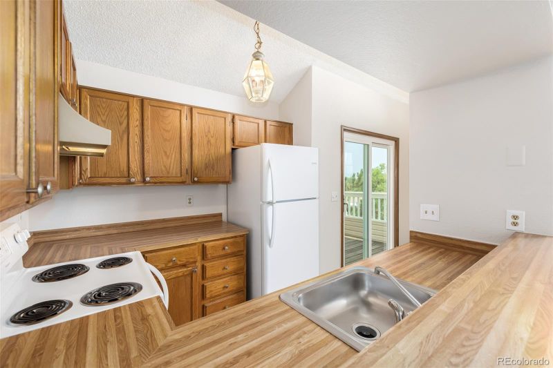 995 S Miller St #301, Lakewood, CO 80226