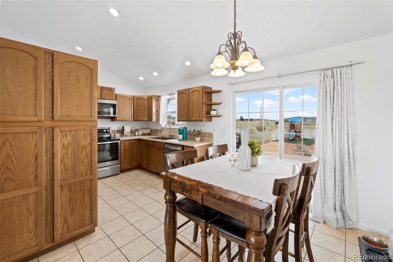 431 E Chadwick Dr, Pueblo, CO 81007