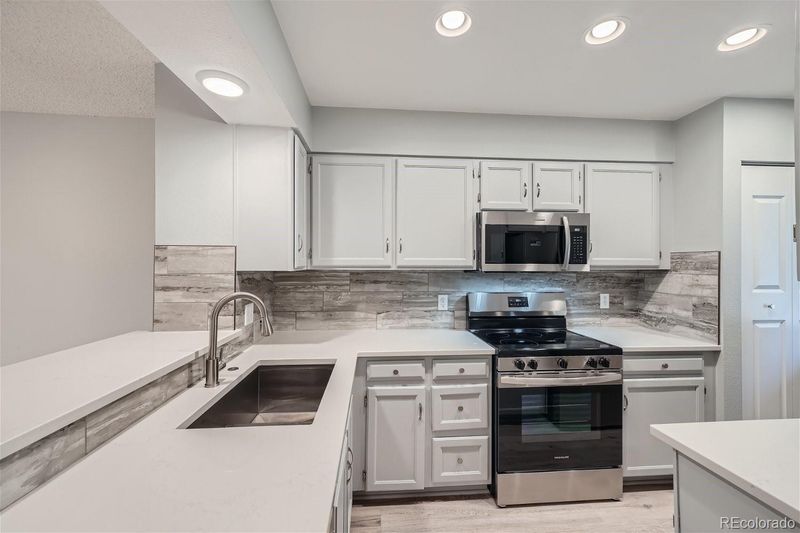 9635 W Cornell Pl, Lakewood, CO 80227