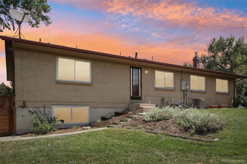 6906 E Dickenson Pl, Denver, CO 80224