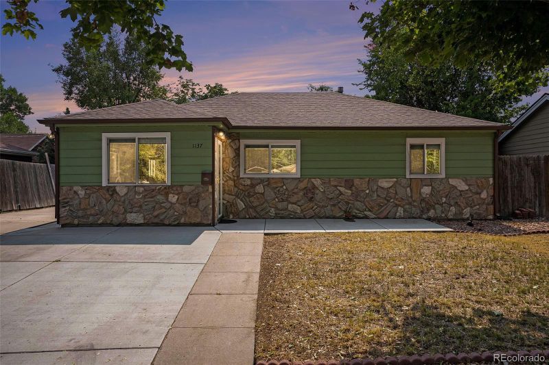 1137 Xanadu St, Aurora, CO 80011