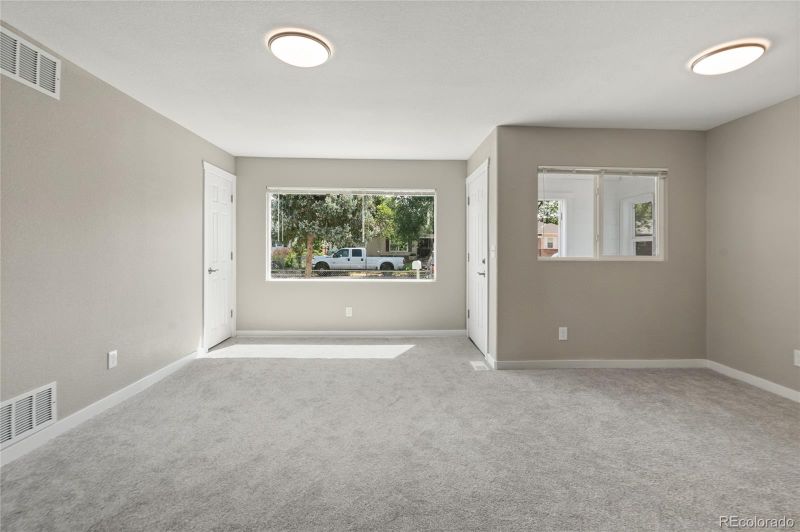 1957 Jamaica St, Aurora, CO 80010
