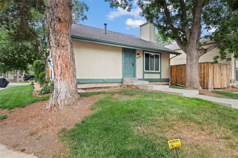 3751 S Danube Cir, Aurora, CO 80013