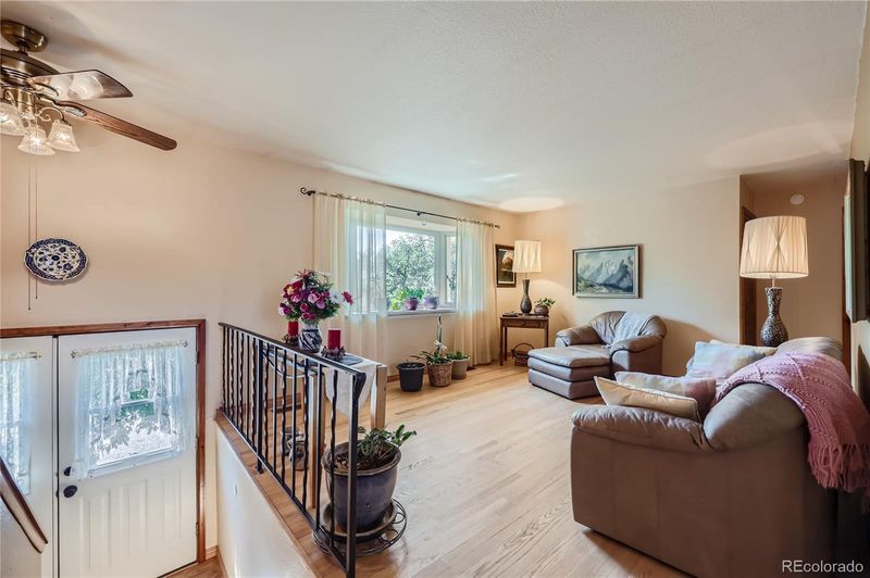 526 Raemar Dr, Colorado Springs, CO 80911