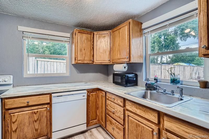 6521 E 76th Pl, Commerce City, CO 80022