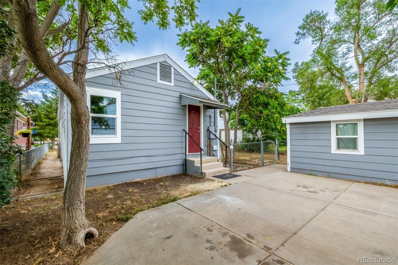 170 S 7th Ave, Brighton, CO 80601