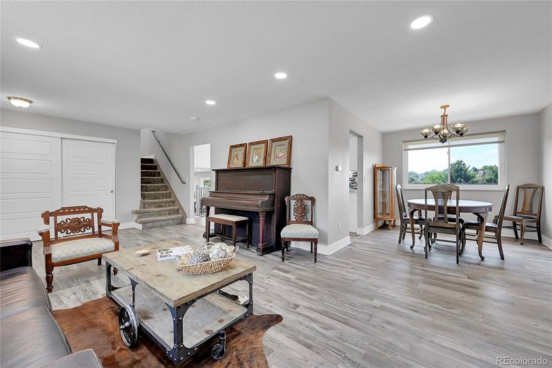 8026 W Calhoun Pl, Littleton, CO 80123
