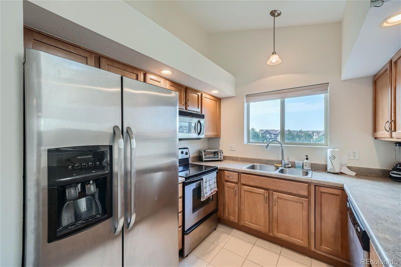18781 E Water Dr #F, Aurora, CO 80013