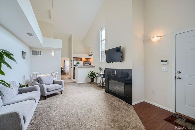 18781 E Water Dr #F, Aurora, CO 80013