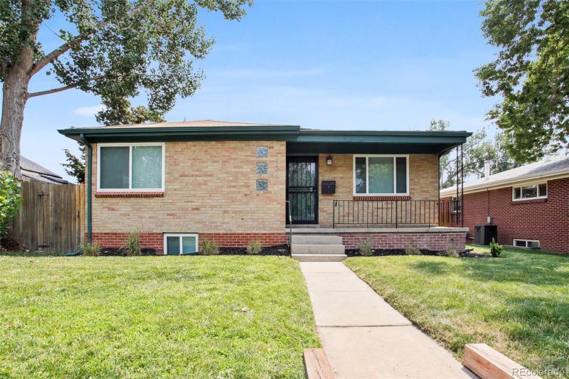 326 S Holly St, Denver, CO 80246