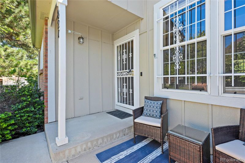 821 S Evanston Cir, Aurora, CO 80012