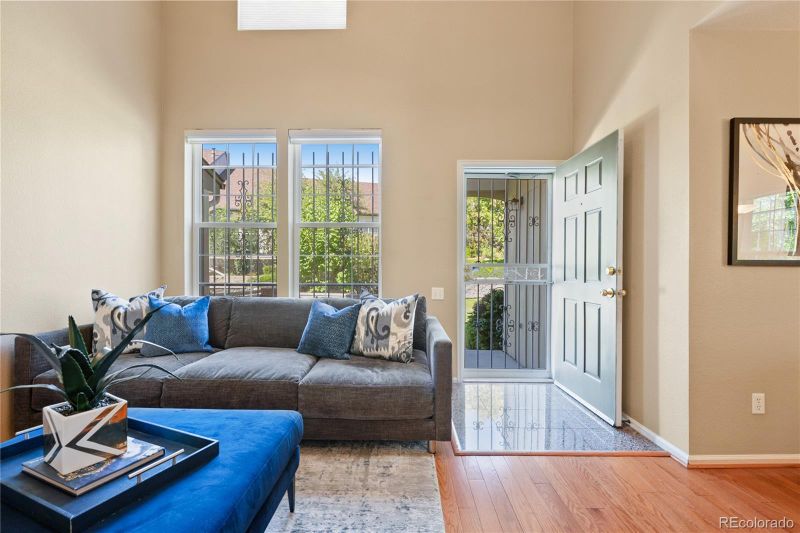821 S Evanston Cir, Aurora, CO 80012
