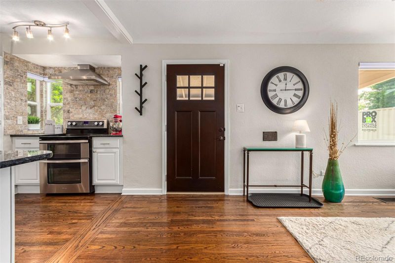 2421 Oneida St, Denver, CO 80207