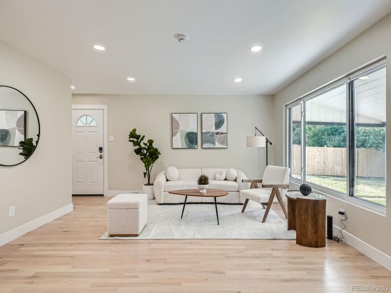 851 S Holly St, Denver, CO 80246