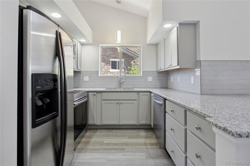 18821 E Water Dr #F, Aurora, CO 80013