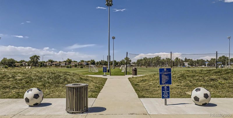 3915 N Picadilly Ct, Aurora, CO 80019