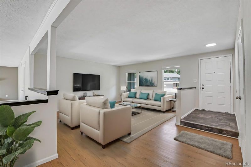 1423 S Evanston St, Aurora, CO 80012