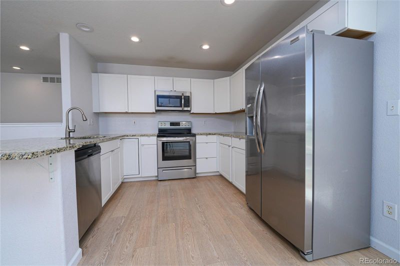 16618 E Phillips Ln, Englewood, CO 80112