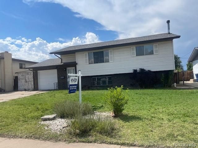 15 Radcliff Ln, Pueblo, CO 81005