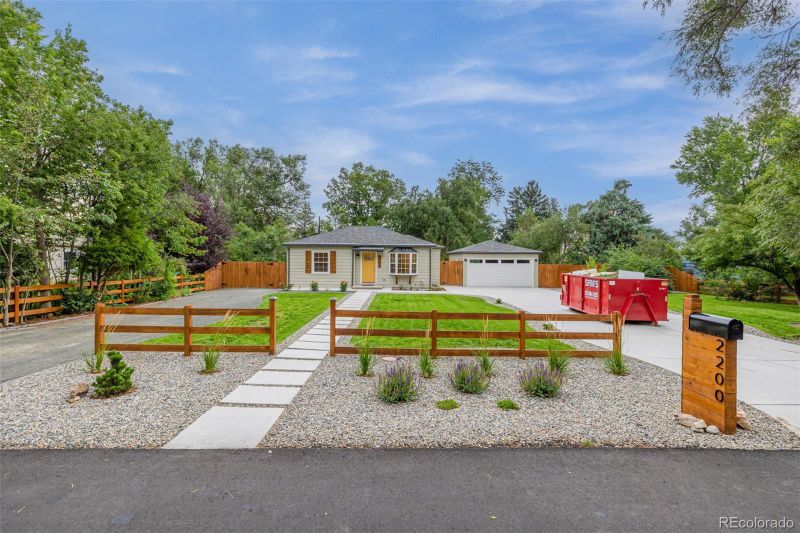 2200 Cody St, Lakewood, CO 80215