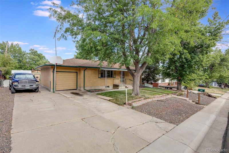 936 S Robb Way, Lakewood, CO 80226