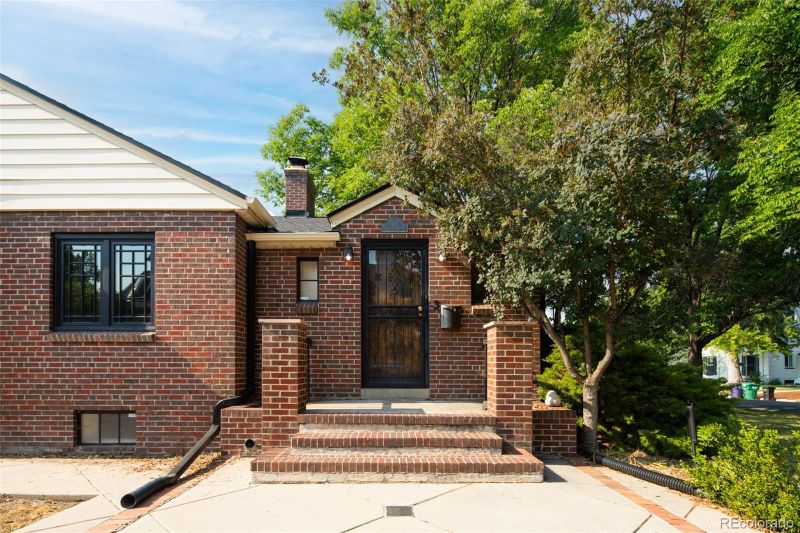 1671 Newport St, Denver, CO 80220