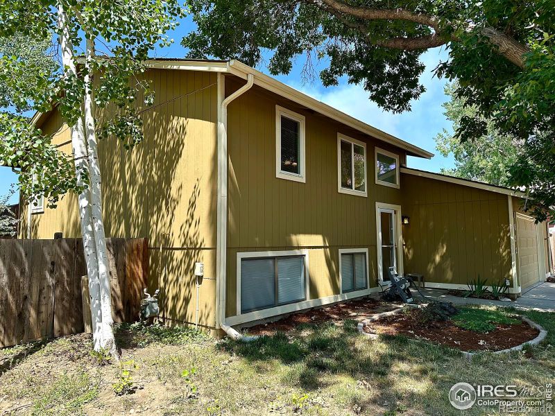 1852 Kinnikinnik Pl, Loveland, CO 80537
