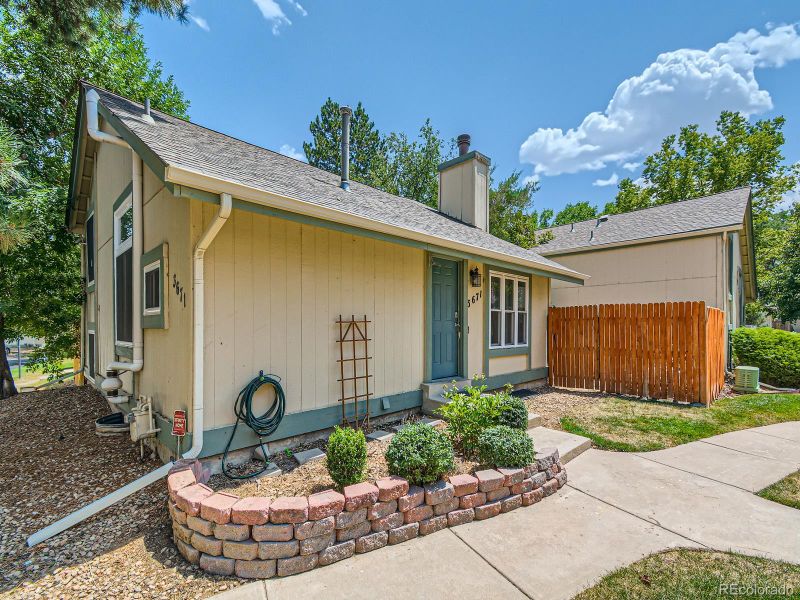 3671 S Danube Cir, Aurora, CO 80013
