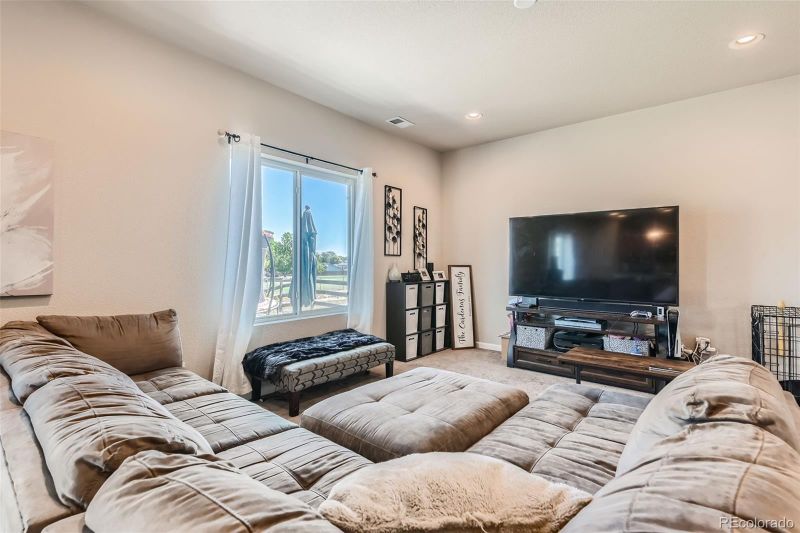 1095 Huntington Ave, Dacono, CO 80514