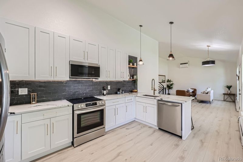 921 Oakwood Dr, Castle Rock, CO 80104
