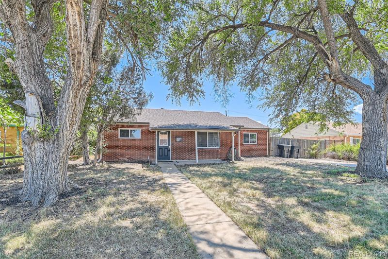 970 Locust Pl, Thornton, CO 80229