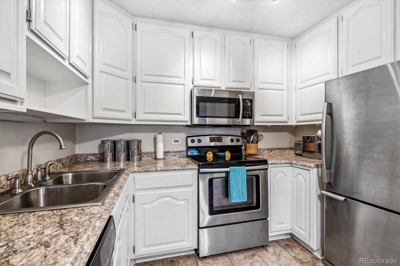 350 S Clinton St #4A, Denver, CO 80247