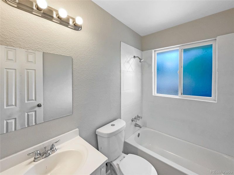 9096 Beechwood Dr, Thornton, CO 80229