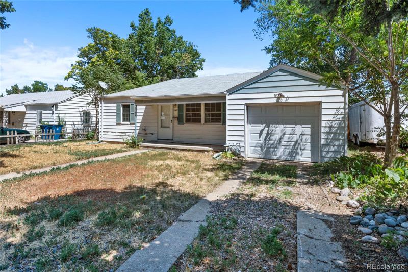 1120 Geneva St, Aurora, CO 80010