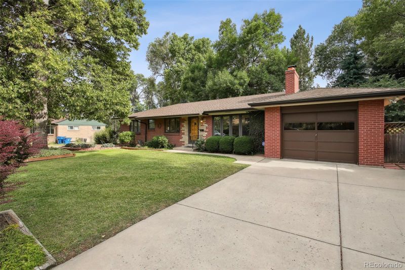 8800 Dover Cir, Lakewood, CO 80226