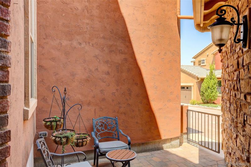 9506 Pendio Ct, Highlands Ranch, CO 80126