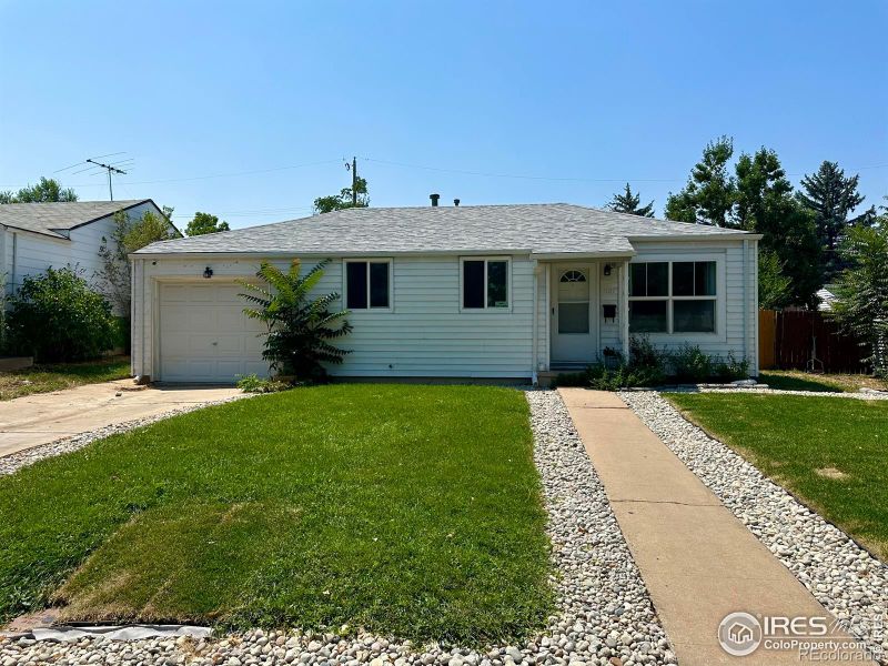 1121 Geneva St, Aurora, CO 80010