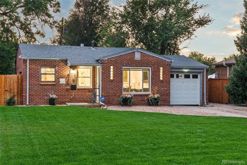 2045 Oneida St, Denver, CO 80207