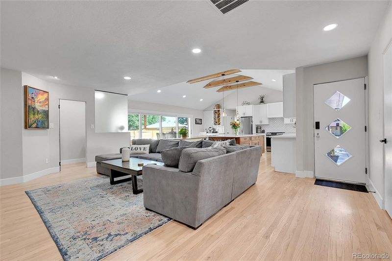 8605 Grandview Ave, Arvada, CO 80002