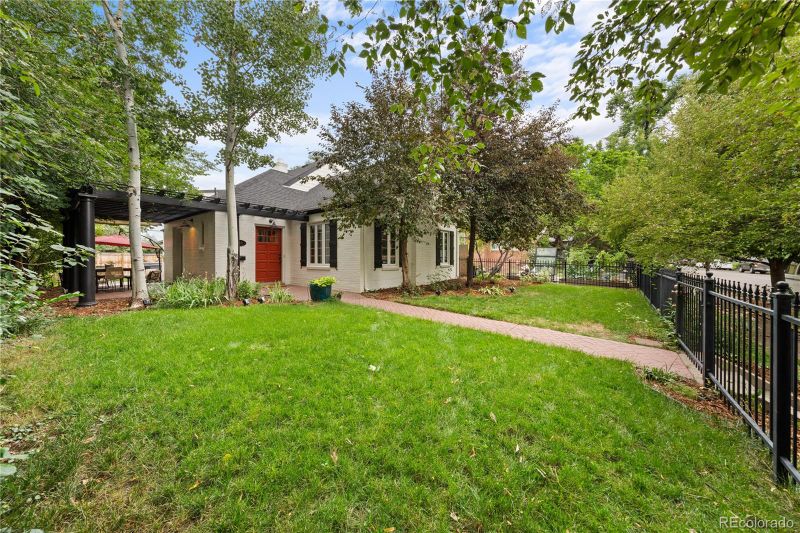 2211 Albion St, Denver, CO 80207